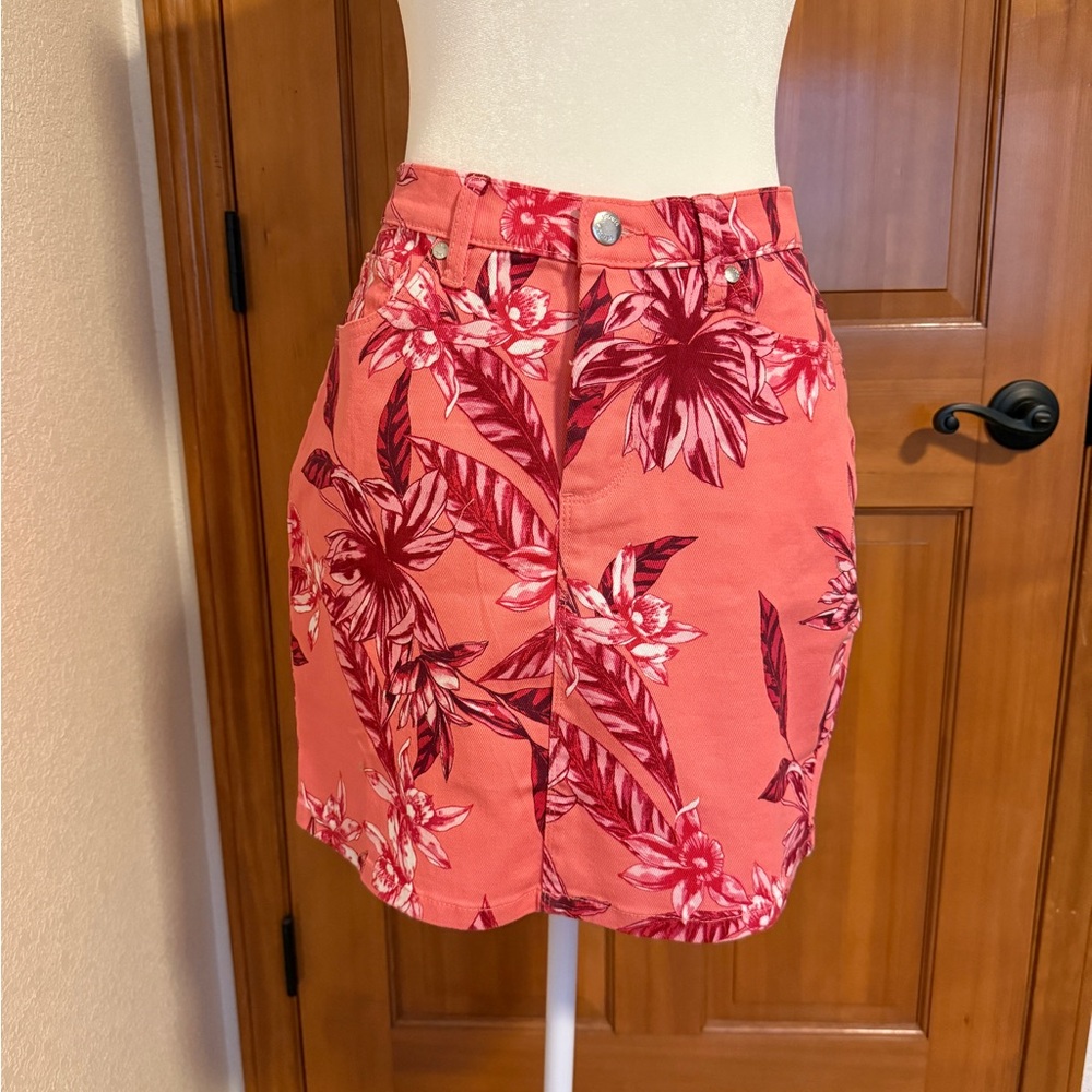 VENUS Coral Floral Mini Skirt